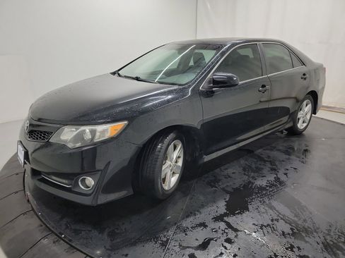 Used 2014 Toyota Camry SE image 3