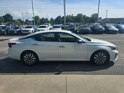 Used 2024 Nissan Altima 2.5 SV FWD image 6