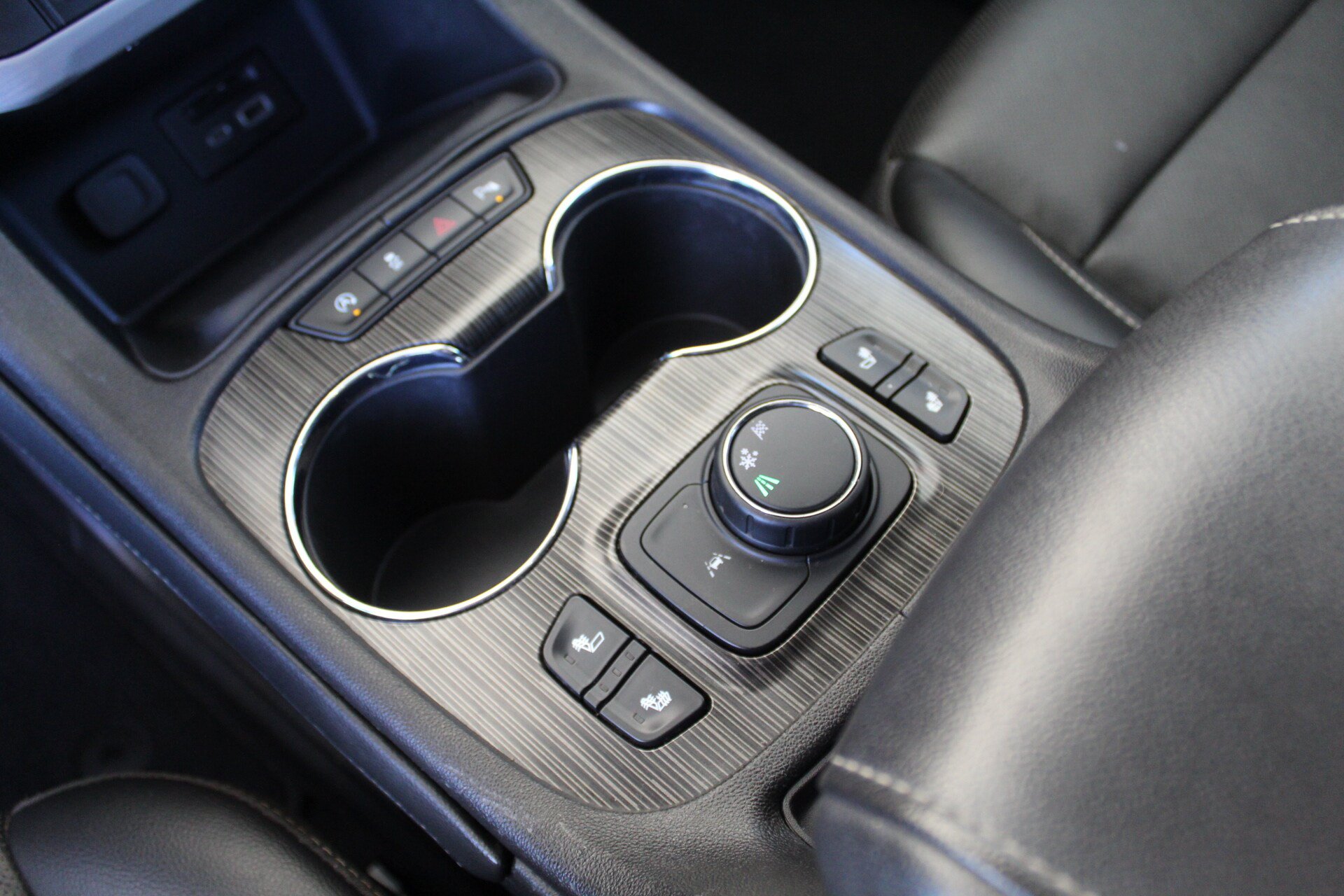 Used 2023 GMC Acadia SLT FWD image 53