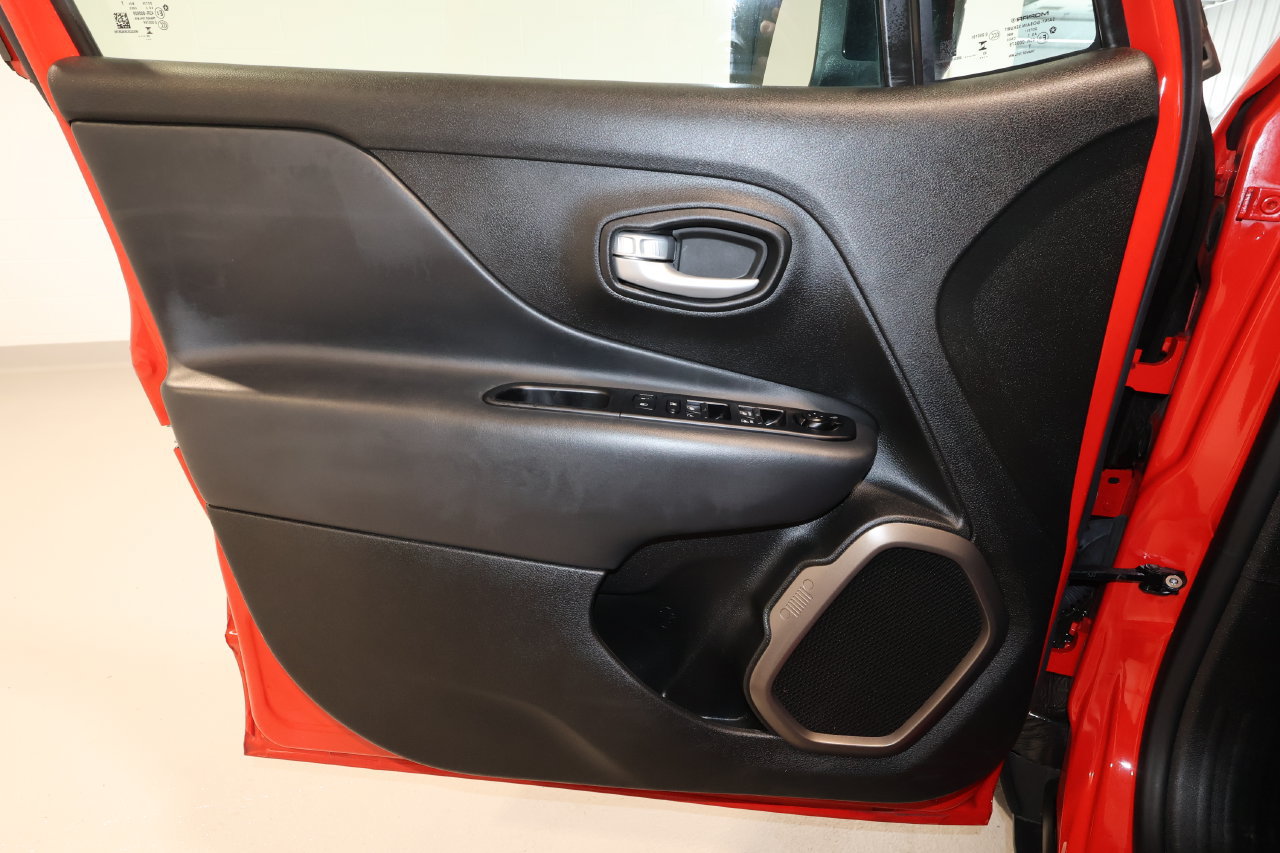 Used 2023 Jeep Renegade Latitude AWD/4WD image 22