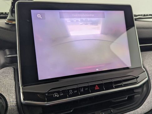 Used 2022 Jeep Compass Latitude FWD image 22