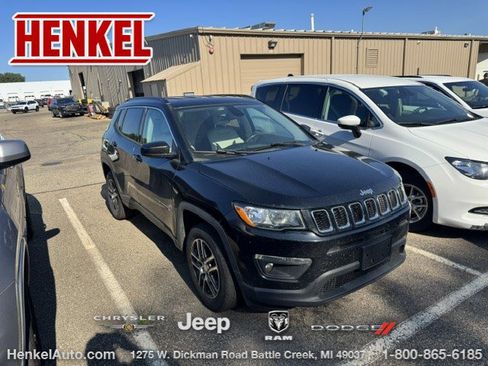 Used 2018 Jeep Compass Latitude w/ Cold Weather Group AWD/4WD image 1