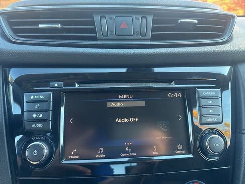 Used 2019 Nissan Rogue S image 19