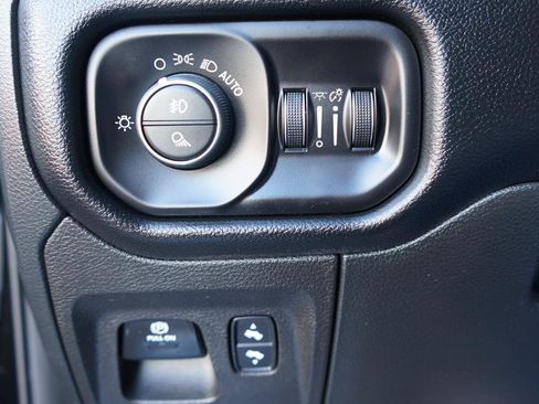 Used 2022 RAM 1500 Laramie AWD/4WD image 13