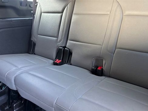 Used 2024 Chevrolet Suburban LT image 18