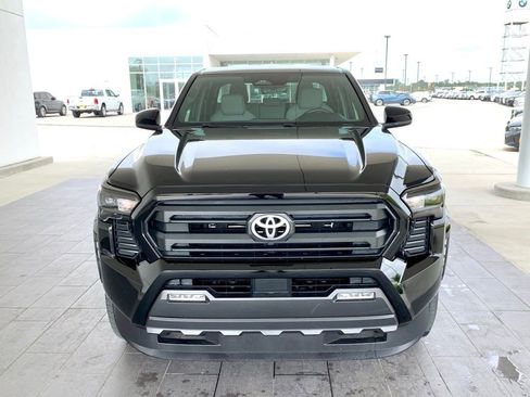 Used 2025 Toyota Tacoma SR5 image 2
