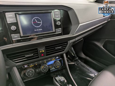 Used 2023 Volkswagen Jetta SE w/ Panoramic Sunroof Package FWD image 12