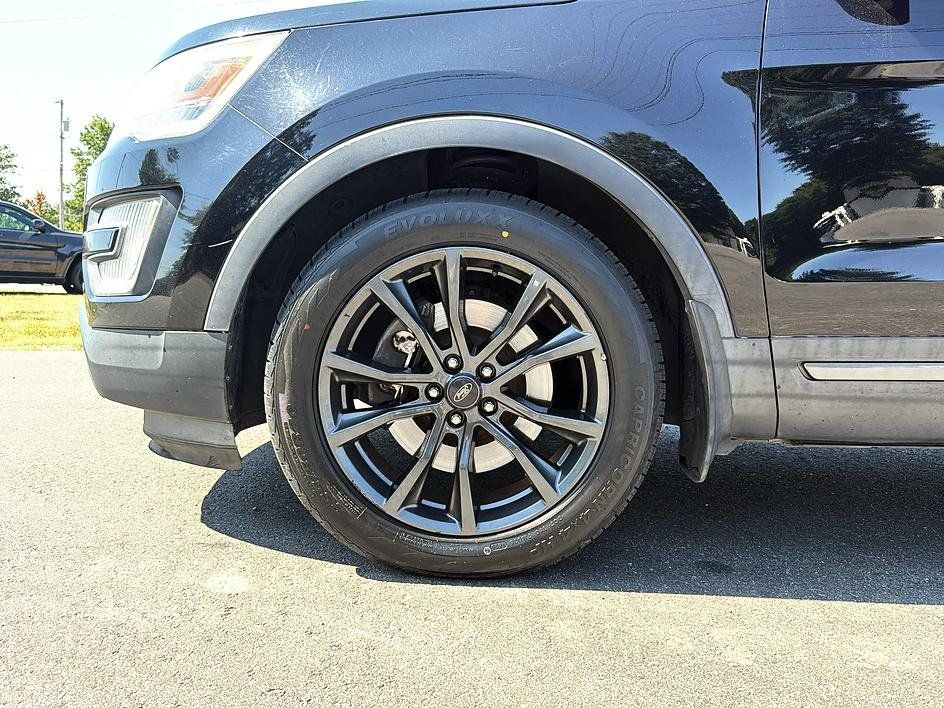 Used 2017 Ford Explorer XLT w/ Equipment Group 202A FWD image 23