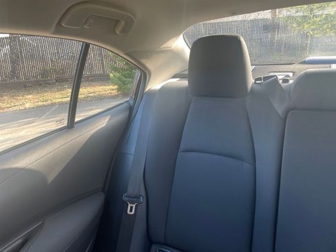 Used 2025 Toyota Corolla LE image 37