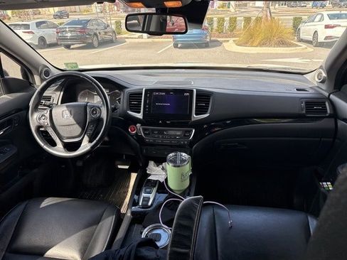 Used 2017 Honda Pilot Touring image 11