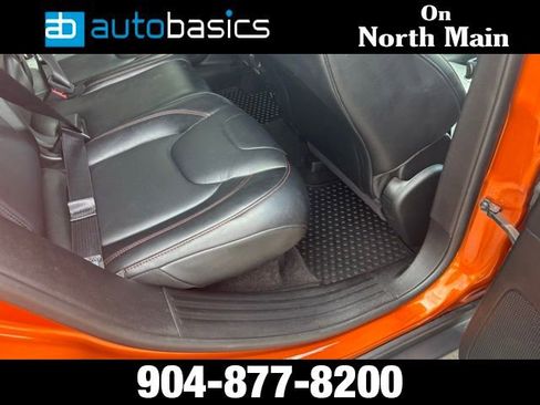 Used 2015 Jeep Cherokee Trailhawk w/ Comfort/Convenience Group AWD/4WD image 16