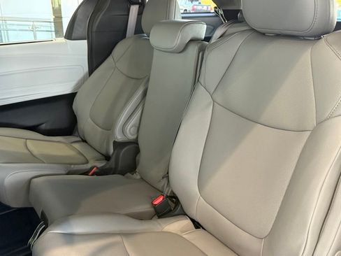 Used 2025 Toyota Sienna XLE w/ XLE Plus Package image 35