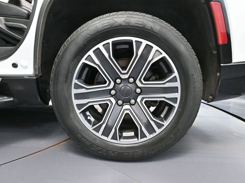 Used 2023 Jeep Wagoneer Series II AWD/4WD image 13