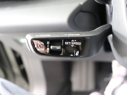 Used 2025 Porsche Macan Electric image 36