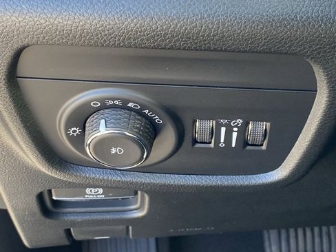 New 2025 Jeep Grand Cherokee Summit image 28