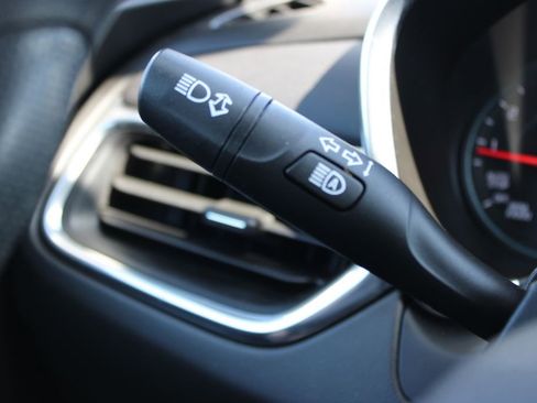 Used 2021 Chevrolet Equinox LT image 35