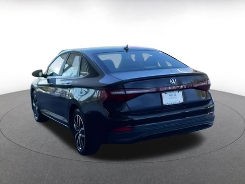 Used 2025 Volkswagen Jetta SE image 9