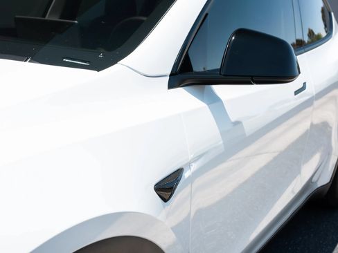 Used 2024 Tesla Model Y Long Range RWD image 32
