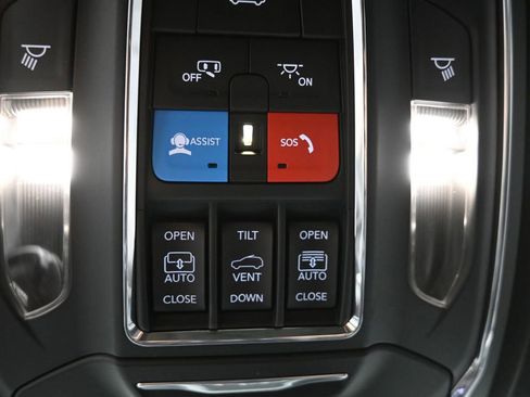 Used 2023 Jeep Grand Cherokee Trailhawk w/ Advanced Protech Group II image 17