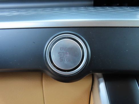 Used 2024 Kia Carnival LX FWD image 9