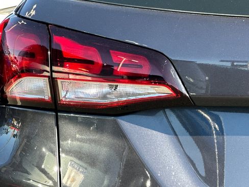 Used 2022 Chevrolet Equinox LS image 44