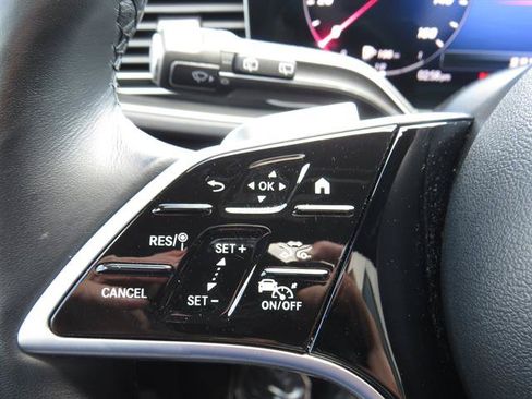 Used 2025 Mercedes-Benz GLE 450e 4MATIC w/ Driver Assistance Package image 11