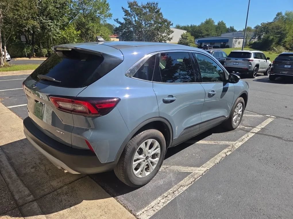 Used 2024 Ford Escape Active AWD/4WD image 3