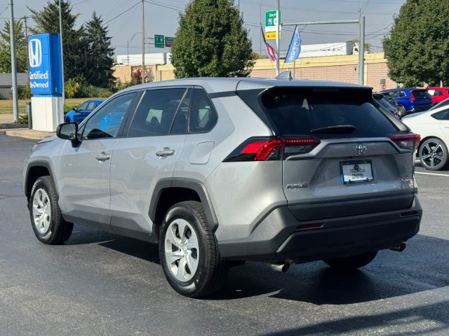 Used 2022 Toyota RAV4 LE AWD/4WD image 9