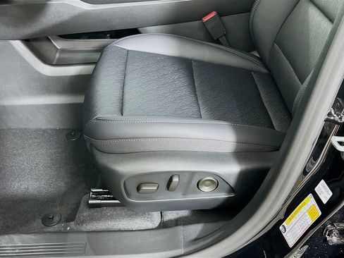 New 2026 Chevrolet Equinox LT w/ Convenience Package II FWD image 19