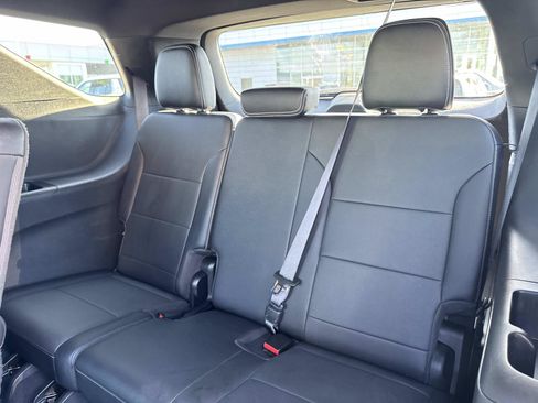 Used 2025 Chevrolet Traverse LT FWD image 28