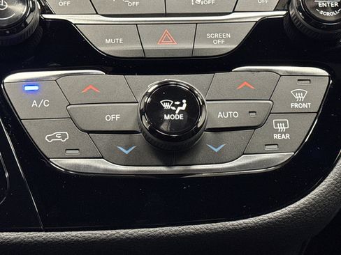 New 2026 Chrysler Pacifica Select AWD/4WD image 20