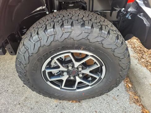 Used 2026 Jeep Wrangler Unlimited Rubicon AWD/4WD image 19