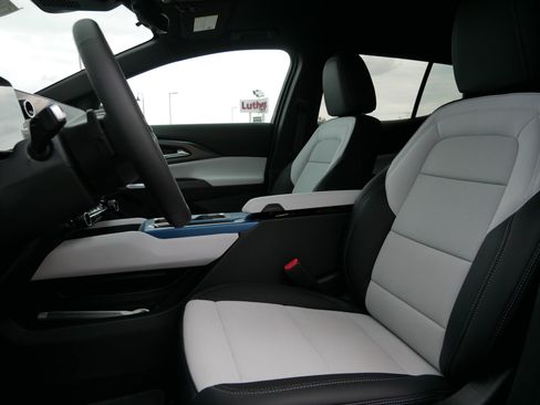 New 2026 Chevrolet Equinox EV LT w/ Convenience Package II FWD image 4