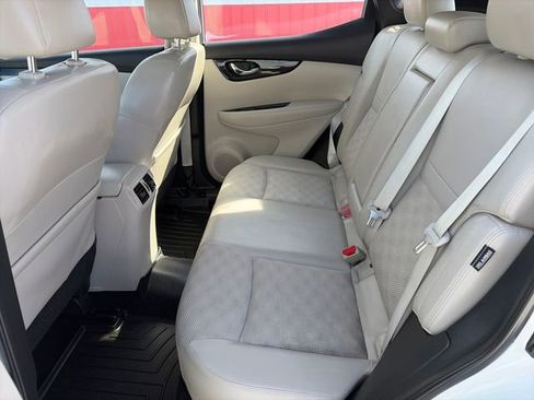 Used 2022 Nissan Rogue Sport SV w/ Technology Package image 36