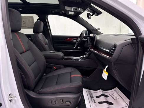 New 2026 Chevrolet Traverse RS image 9