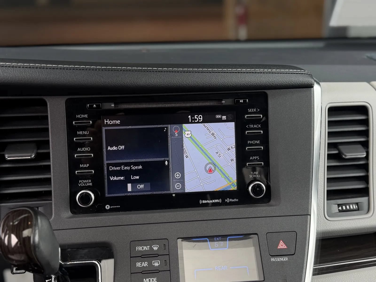 Used 2019 Toyota Sienna XLE w/ XLE Navigation Package FWD image 33