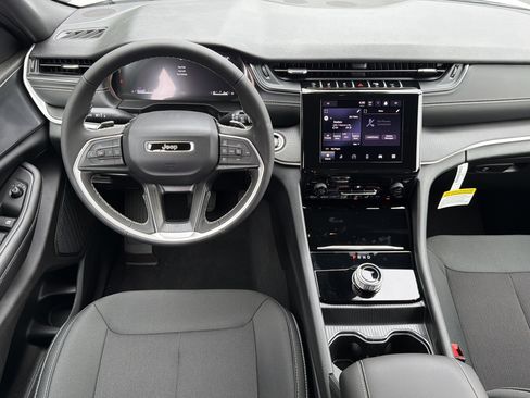 New 2026 Jeep Grand Cherokee Laredo AWD/4WD image 27