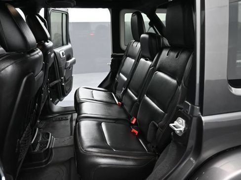 Used 2021 Jeep Wrangler Unlimited Rubicon w/ Dual Top Group AWD/4WD image 13