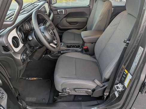 New 2025 Jeep Gladiator Sport image 10