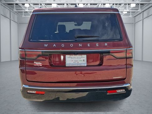 Used 2024 Jeep Wagoneer L Series II w/ Flexible Seating Group AWD/4WD image 4