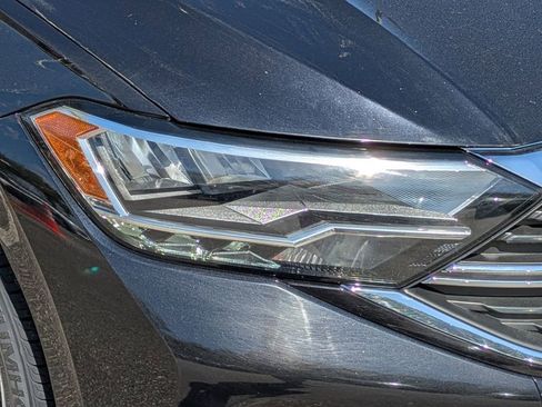 Used 2023 Volkswagen Jetta SE image 10