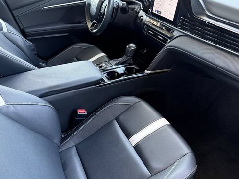 Used 2025 Toyota Camry SE FWD image 24