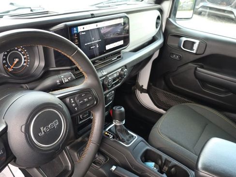 Used 2025 Jeep Gladiator Sport AWD/4WD image 21