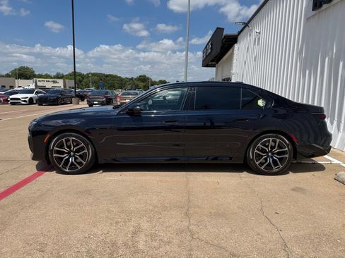 Used 2023 BMW 760i xDrive AWD/4WD image 2