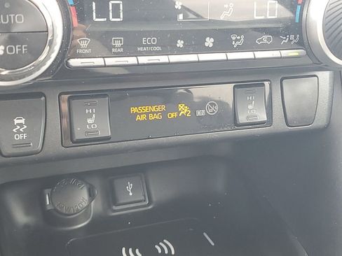 Used 2021 Toyota RAV4 Limited image 34