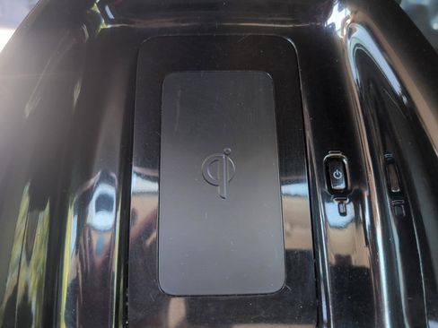 Used 2017 Toyota Prius Three Touring FWD image 24