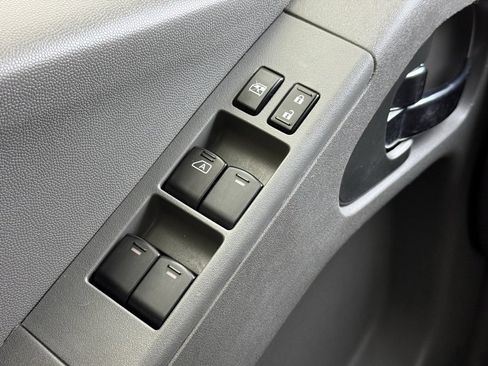 Used 2015 Nissan Frontier Desert Runner image 16