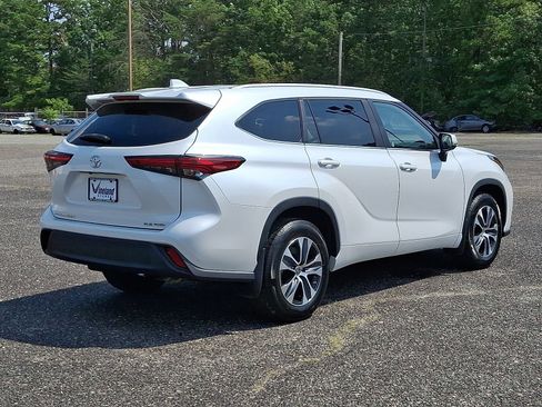 Used 2023 Toyota Highlander XLE AWD/4WD image 23