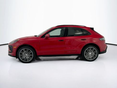 Certified 2025 Porsche Macan AWD/4WD image 2