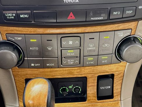 Used 2010 Toyota Highlander Limited w/ Extra Value Pkg 3 AWD/4WD image 26